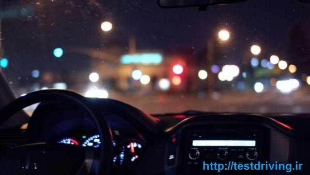 رانندگی در شب در جاده